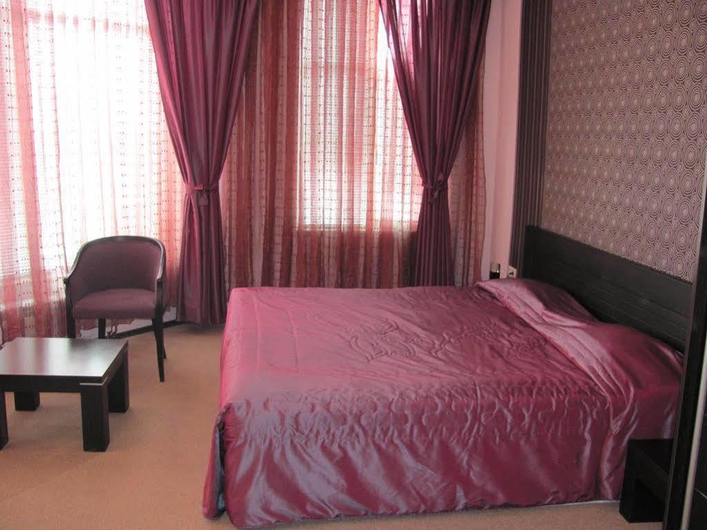 Hotel Ezeroto Stara Zagora Ngoại thất bức ảnh