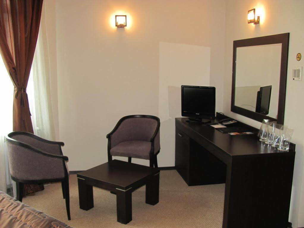 Hotel Ezeroto Stara Zagora Ngoại thất bức ảnh
