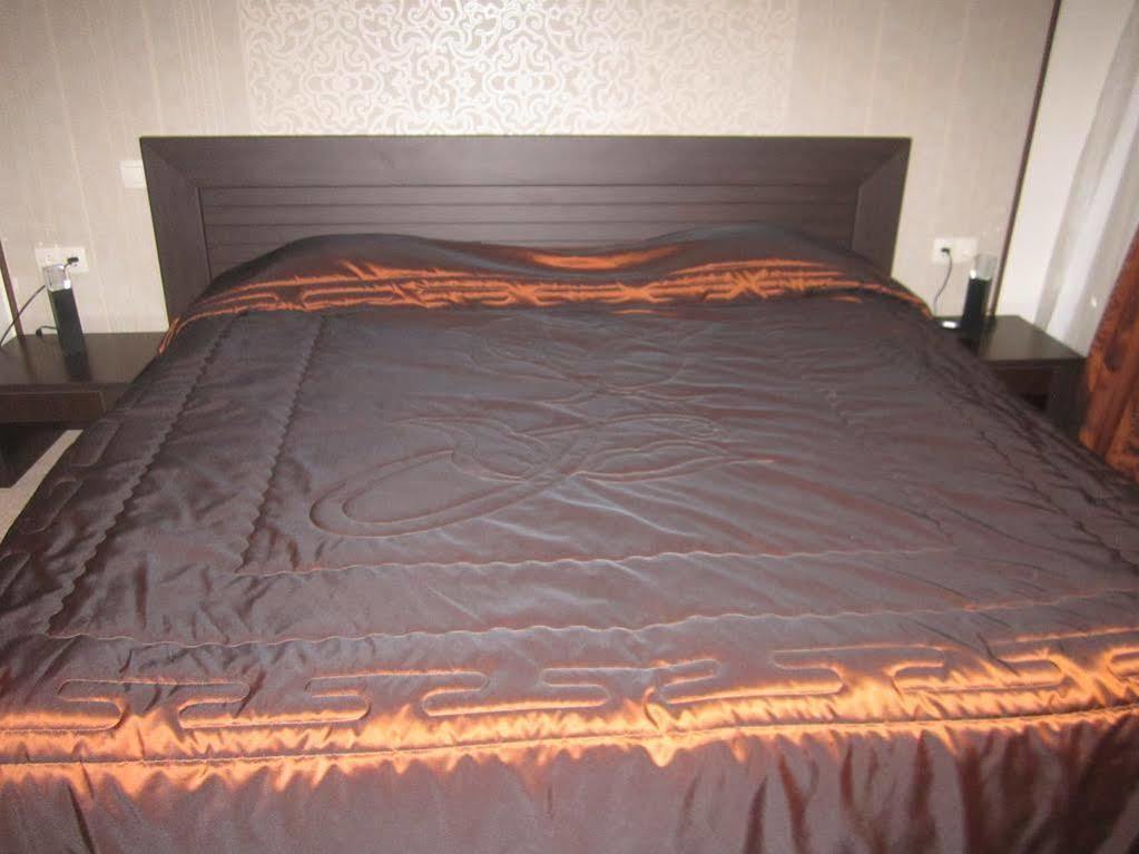Hotel Ezeroto Stara Zagora Ngoại thất bức ảnh