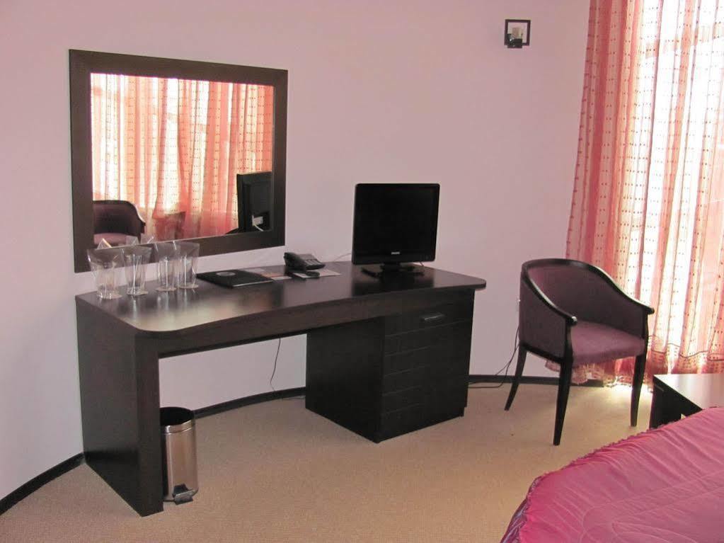 Hotel Ezeroto Stara Zagora Ngoại thất bức ảnh