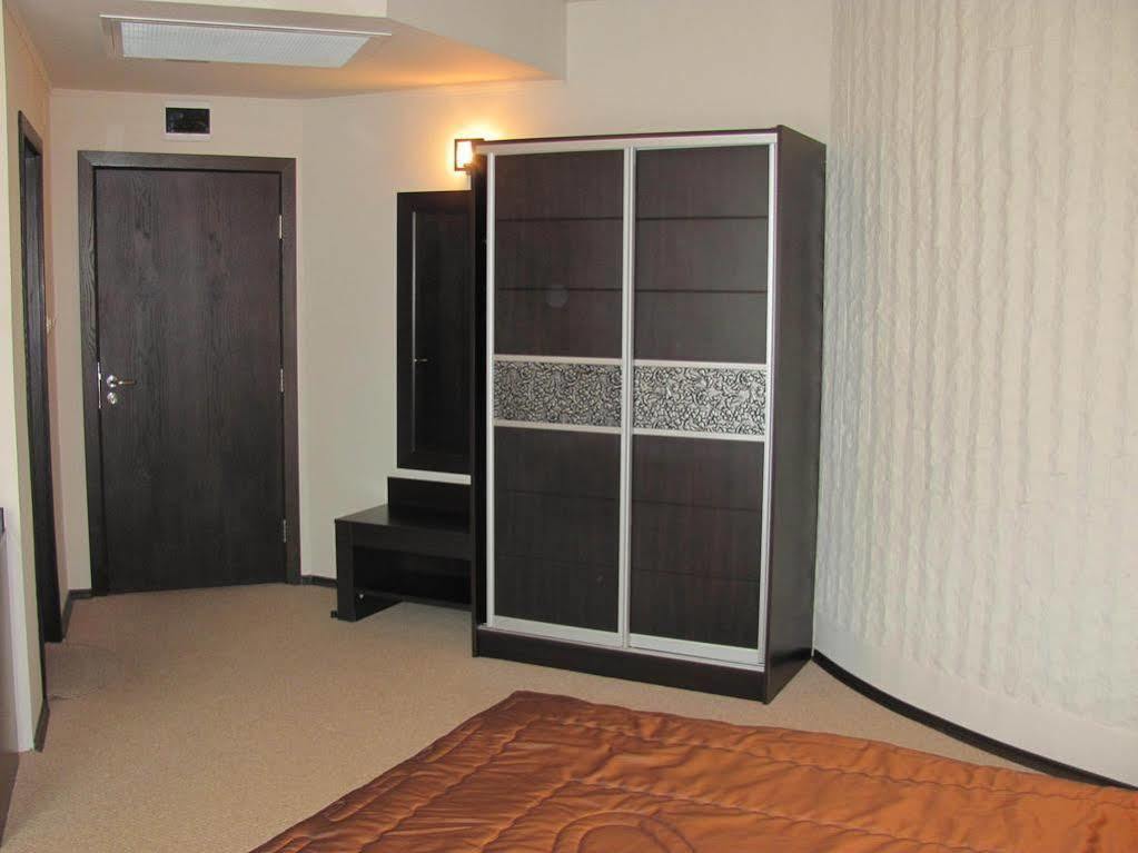 Hotel Ezeroto Stara Zagora Ngoại thất bức ảnh