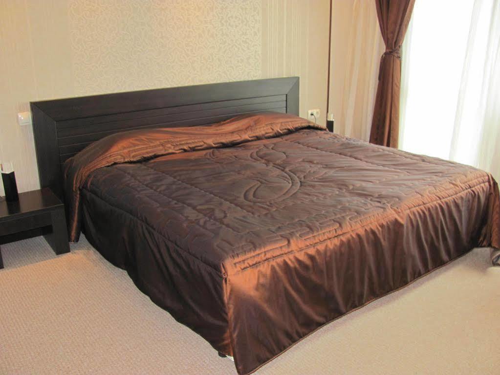 Hotel Ezeroto Stara Zagora Ngoại thất bức ảnh